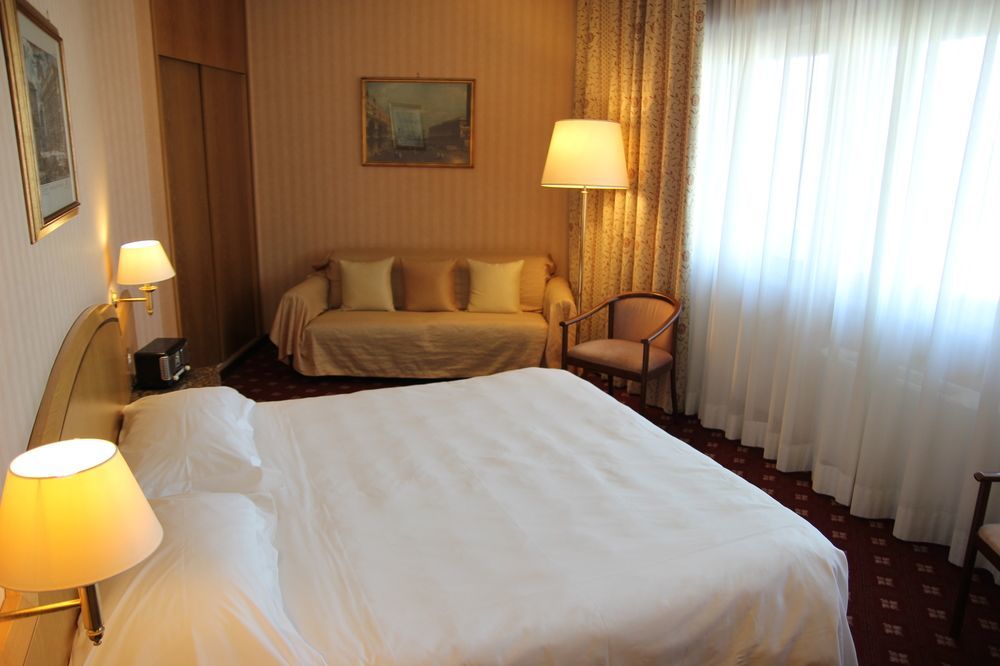 Hotel Beverly Hills Рим Екстер'єр фото